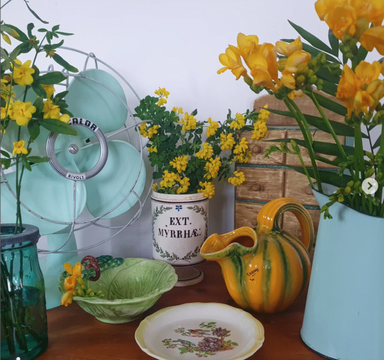 Café brocante six fours artisanat