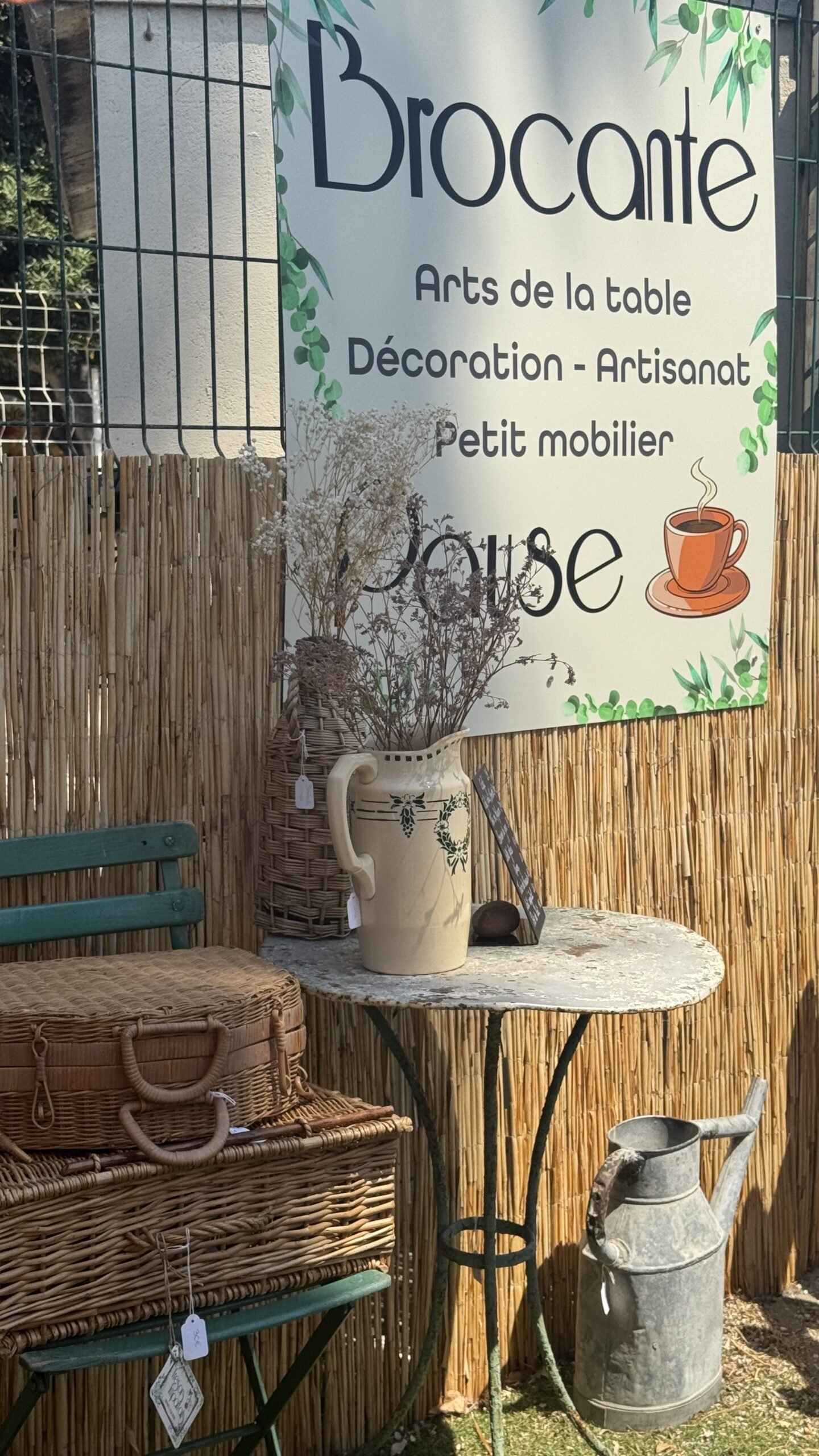 Café brocante six fours