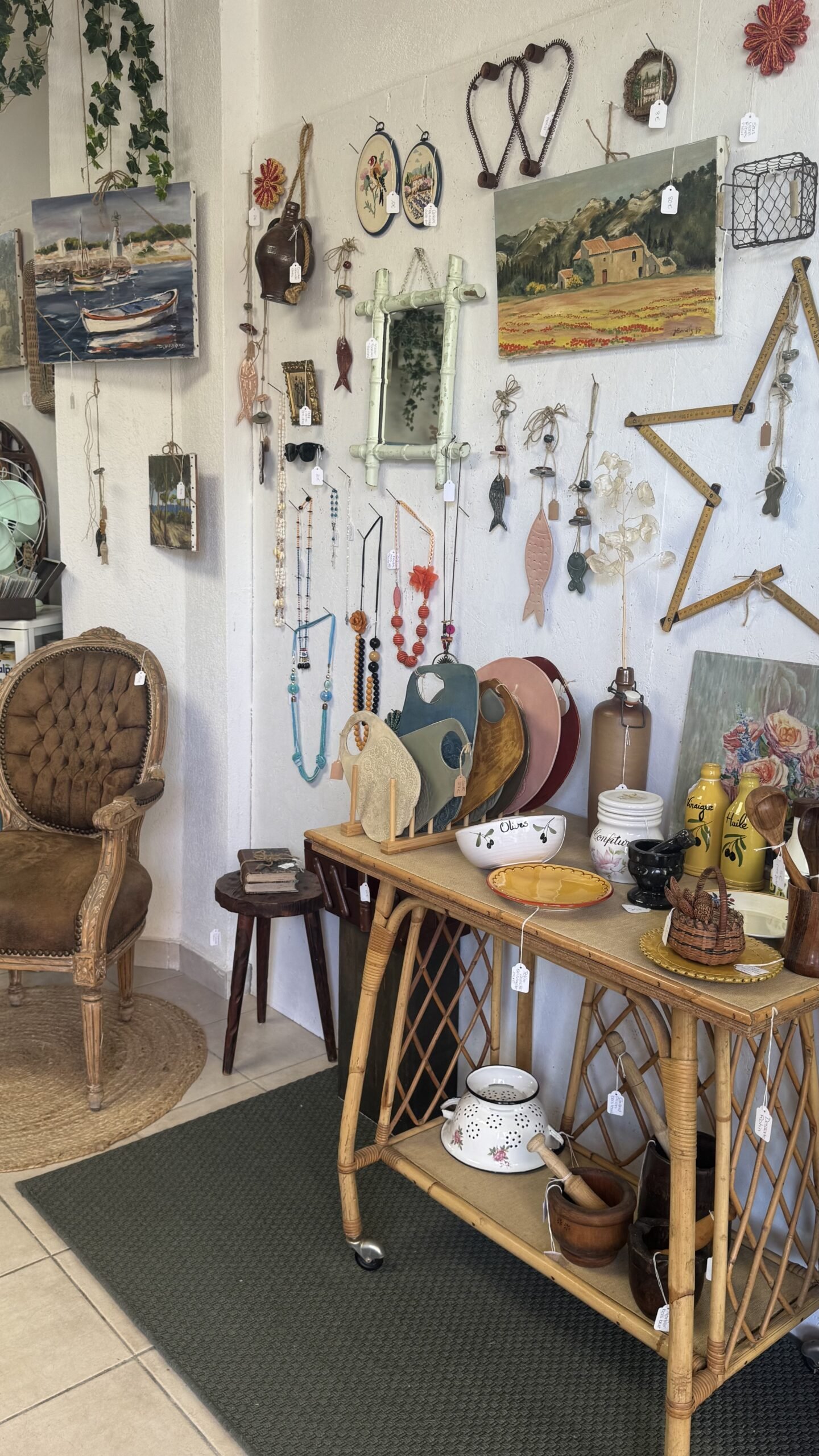 Café brocante six fours artisanat